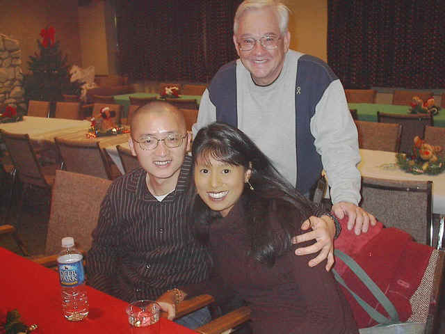 Hol Party06 01.jpg (112226 bytes)