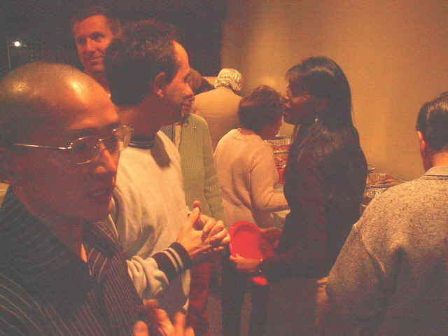 Hol Party06 04.jpg (97517 bytes)